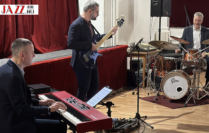 Sárik Péter Trio